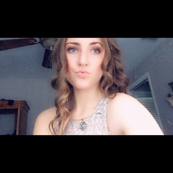 Meet your Posher, Leah - Picture 1 of 1